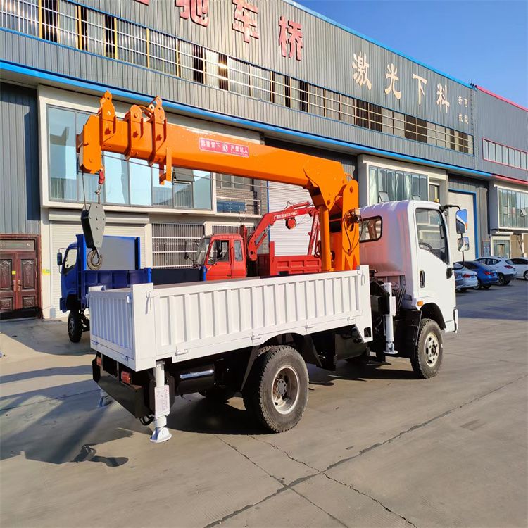 清河门区三轮随车吊定制 农用改装机自备吊中瑞长期出售